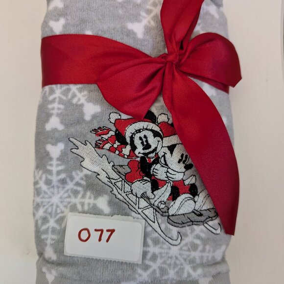 Disney* Holiday Mickey & Minnie Mouse 2 Pack Hand Towel Set~ Size 16" x 28" - Picture 5 of 5